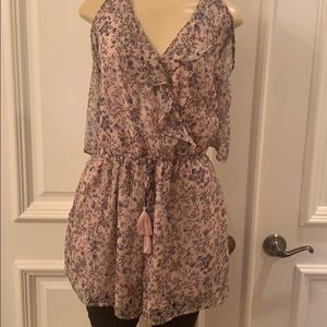 American Eagle romper loose and very pretty